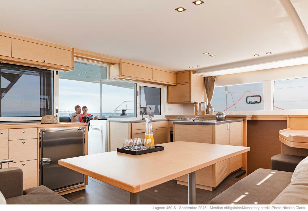 Luxury Catamaran Lagoon 42, Ac & Gn Split Exteriér fotografie